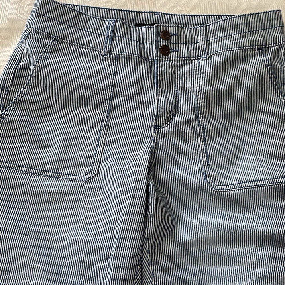 BANDOLINO Pinstripe Capris